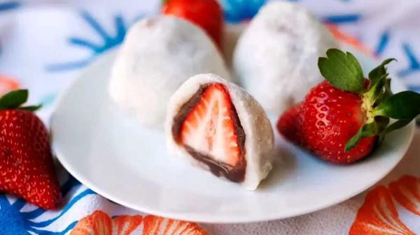 طرز تهیه موچی توت فرنگی مرحله به مرحله با دستور اصلی طرز تهیه موچی توت فرنگی مرحله به مرحله با دستور اصلی